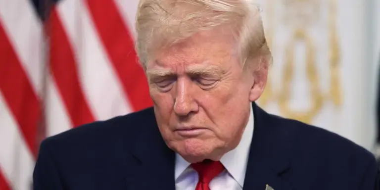 Ex-GOP slams ‘decrepit’ Trump as a ‘human malignancy’
