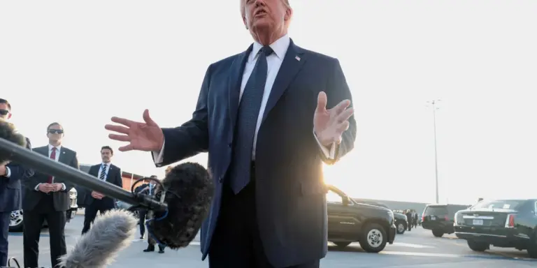 US teetering on edge of a cliff thanks to Trump’s deep insecurities: conservative