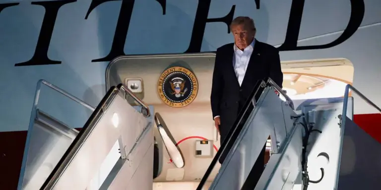 General reveals huge problem for Trump as insiders say he’s ’embarrassed’ by AF1 flop