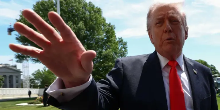 Experts tear apart Trump’s ‘awful’ new scam as ‘deeply unserious’