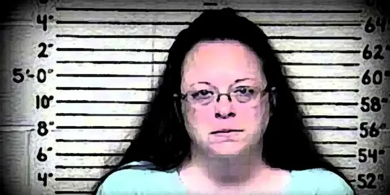 Kim Davis accused of hiding $400K to avoid paying court penalty